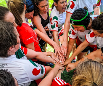 Piña de las jugadoras del Rugby Club Montréal.