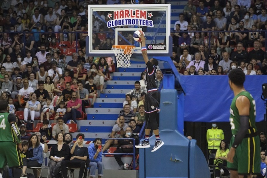 3,05 metrotara dago uztaia, beti bezala, gezurra badirudi ere.