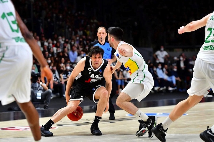 Milos Teodosic, MVP de la final de la Eurocup y guía del triunfo de la Virtus Bolonia.