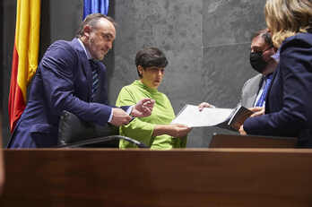 Javier Esparza y María Solana presentan la enmienda in voce tras el informe negativo del Consejo de Nafarroa.
