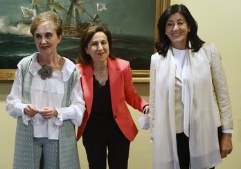 Esperanza Casteleiro, a la derecha, con Margarita Robles y la exdirectora del CNI Paz Esteban.