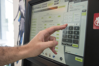 Aproximadamente, cuatro de cada cinco máquinas de apuestas deportivas están ubicadas en bares.