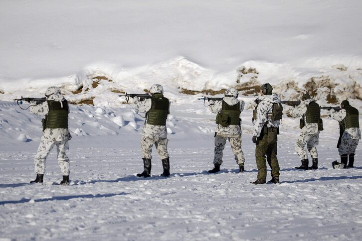 Reservistas finlandeses, en una práctica de tiro en Taipalsaari, cerca de la frontera con Rusia.