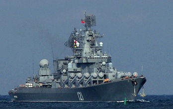 El crucero Moskva, la joya de la corona de la flota rusa del Mar Negro, reposa hundido en sus aguas.
