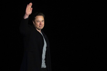Elon Musk ha generado confusión al suspender y confirmar la compra de Twitter en tan solo dos horas.