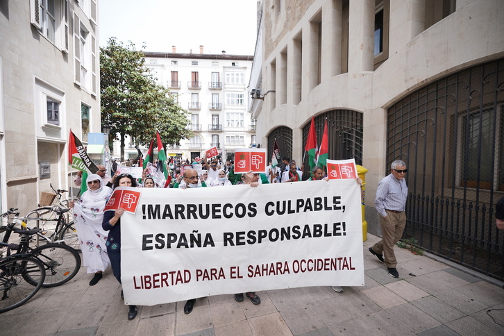 Movilización frente a la sede del PSE, en Gasteiz.