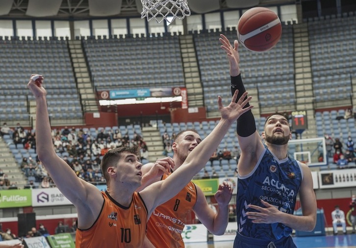 Gipuzkoa Basket e Iraurgi llegan a la última jornada con opciones.