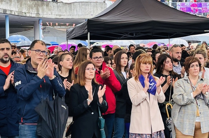 Cientos de personas se concentraron este sábado en Ortuella para denunciar la agresión sexual.