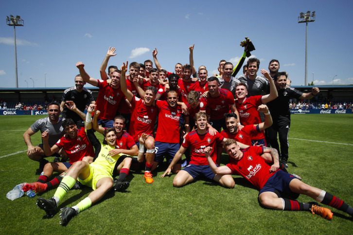 Jugadores del Promesas celebran el ascenso. 