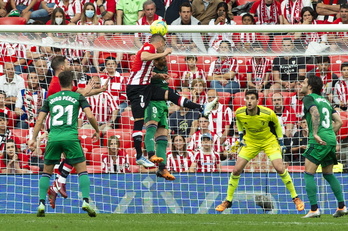 Berenguer ha marcado el gol del Athletic en un córner en la primera mitad.