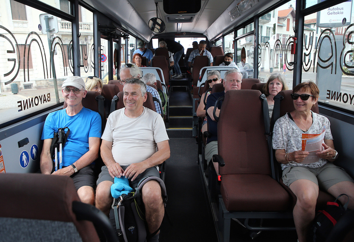 Tram'Busean, bidaiariak irrifartsu,musukorik gabe.
