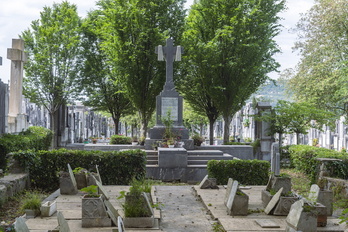 Mausoleo franquista en el cementerio de Polloe. 