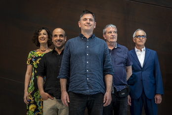 Ezker eskuin, Lorea Bilbao diputatua; Iker Sánchez Silva zuzendaria; Mikel Urdangarain, Bingen Mendizabal konpositorea eta Ibon Aranbarri, BOSeko zuzendari nagusia. 