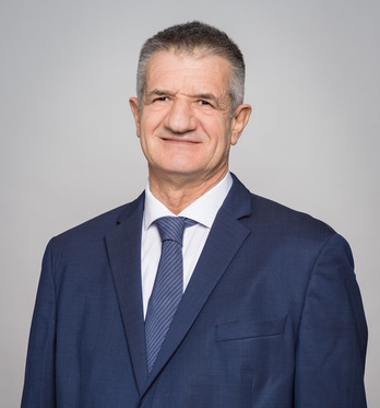 Jean Lassalle succède à Michel Inchauspé sur la quatrième circonscription.