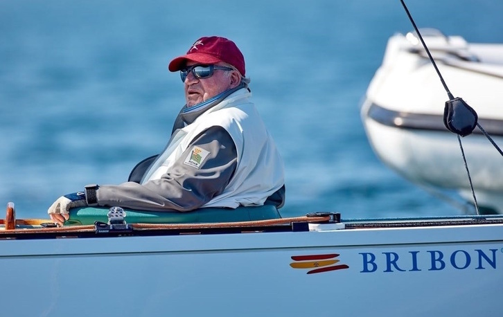 Imagen de Juan Carlos I a bordo del ‘Bribón’ en 2018.