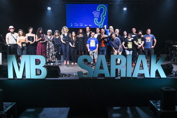 Musika Bulegoa saridunak, familia argazkian.