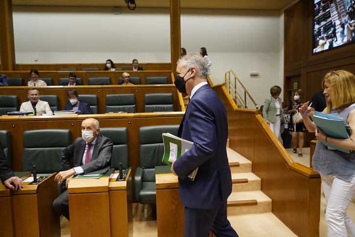 El lehendakari de la CAV, Iñigo Urkullu, durante el debate de este martes en el Parlamento de Gasteiz.