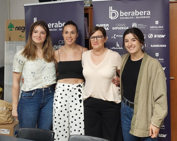 Ezkerretik eskuinera, Ainhoa Etxeberria, Maria Prieto O'Mullony, Tati Garmendia eta Mirene Moreno.