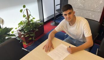 Aimar Morgaetxebarriak gaur sinatu du bere kontrato berria Baikoren egoitzan.