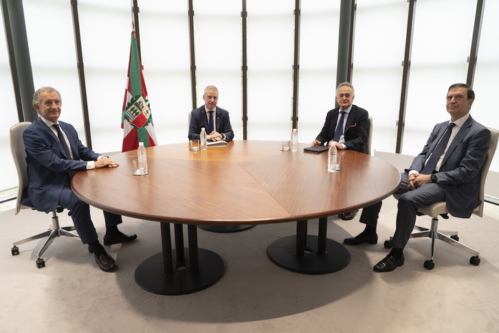 Ignacio Martín, Iñaki López y Antón Pradera se han reunido este viernes con Urkullu en Gasteiz.