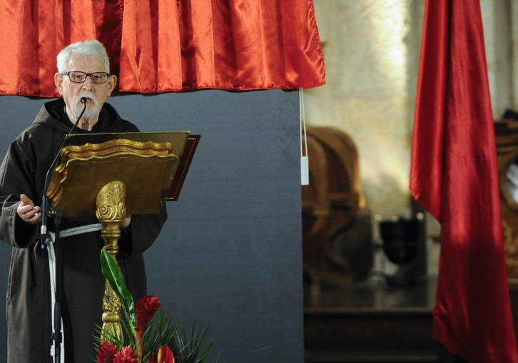 Tarsicio de Azkona en 2014, cuando le fue entregado el Premio Príncipe de Viana.