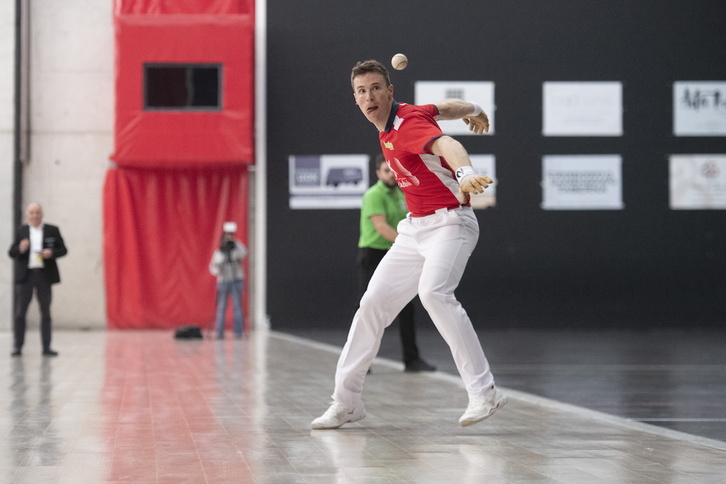 Hasieran sufritu arren, partida borobila jokatu du Artolak Zumaian.