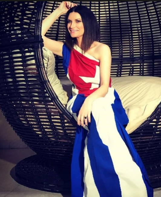 Cubanos en Miami ya se crisparon cuando Pausini se vistió con la bandera cubana, en 2019.