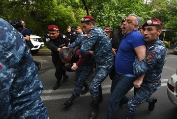 Protestas en Erevan contra las negociciones con Azerbaiyán.