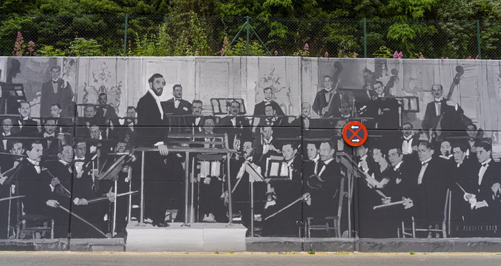 BOSek ehun urteeetan izan dituen zuzendariak, horma-irudiaren zati batean.