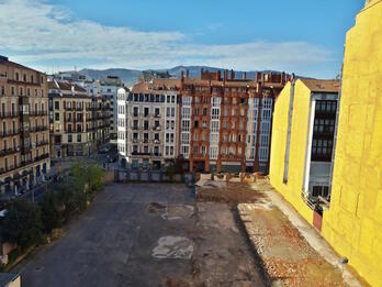 Parcela donde se situaba la Escuela de Magisterio BAM, en Abando.