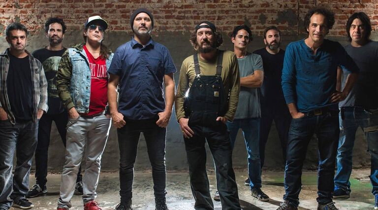 Uruguaiko rock banda garrantzistuenen artean kokatzen da La Vela Puerca.