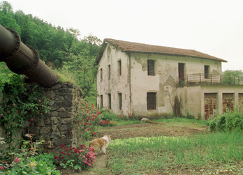 Amezketako zentral hidroelektriko zaharra, artxiboko irudian.