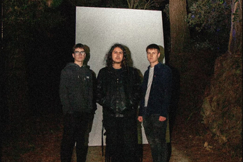 Bigarren lan luzea kaleratu berri du Ondarroako Dena taldeak.