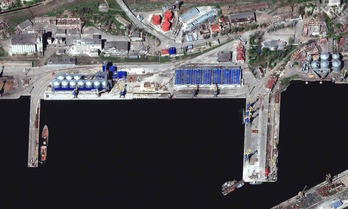 Instalaciones del puerto de Mariúpol, en el mar Azov, tomada el 30 de abril.