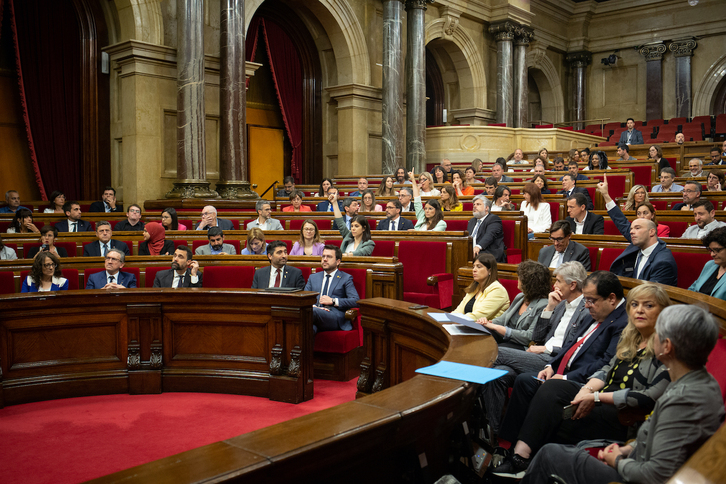 Miembros de la Genelitat durante una sesión plenaria, en el Parlament de Cataluña. 