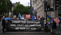 Protesta contra el primer ministro este miércoles en Londres.