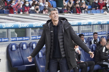 Imanol, en uno de los partidos dirigidos a la Real esta temporada en Anoeta ante Osasuna.