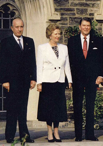 De Mita, con Thatcher y Reagan en Toronto en 1988.