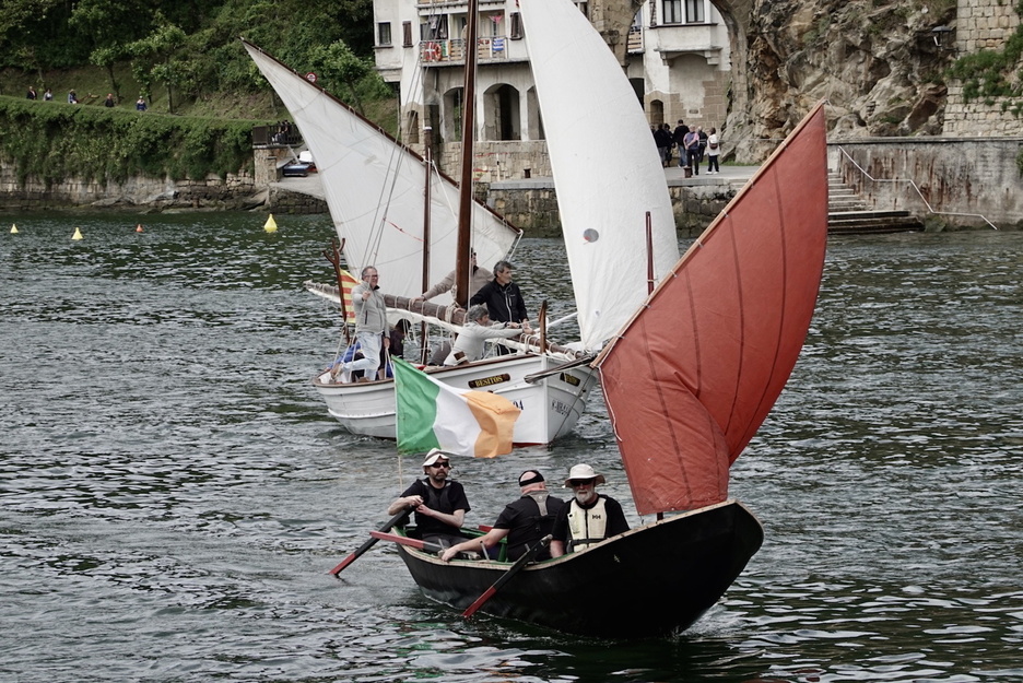 Otras dos de las embarcaciones llegadas a Pasaia. 