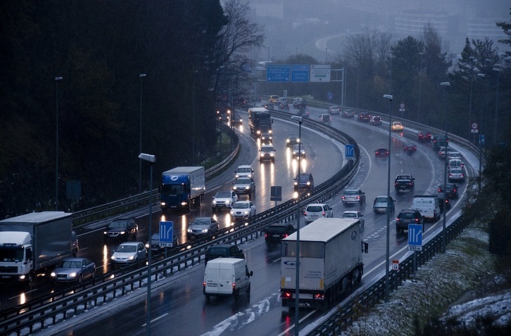 Tráfico en la variante de Donostia.