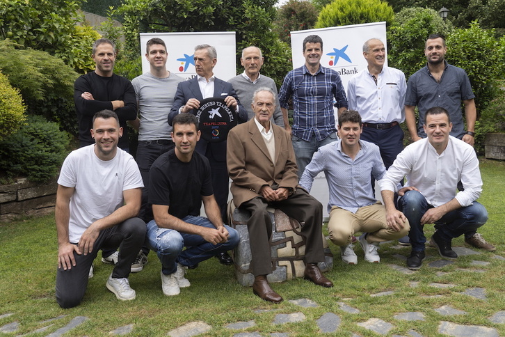 Los once campeones reunidos en Sondika ven la final al 50%.