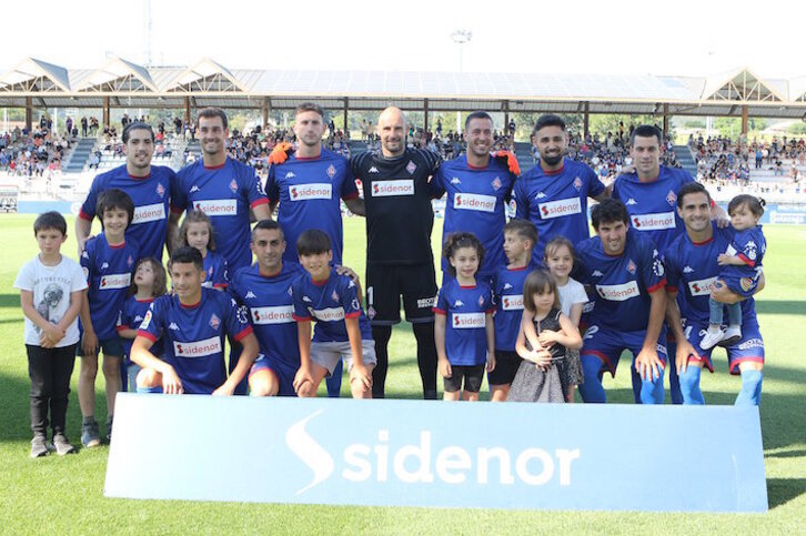 Último once inicial de los azules en Segunda, que hoy han completado los hijos de algunos de los futbolistas que abandonan el club.