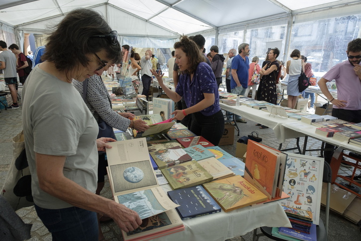 Ikusi, ukitu eta aukeratzeko aukera izan da liburu-azokan.