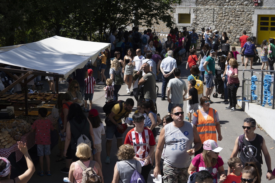 Eguraldi onak ere lagundu du jende andana Ibilaldira erakartzen.