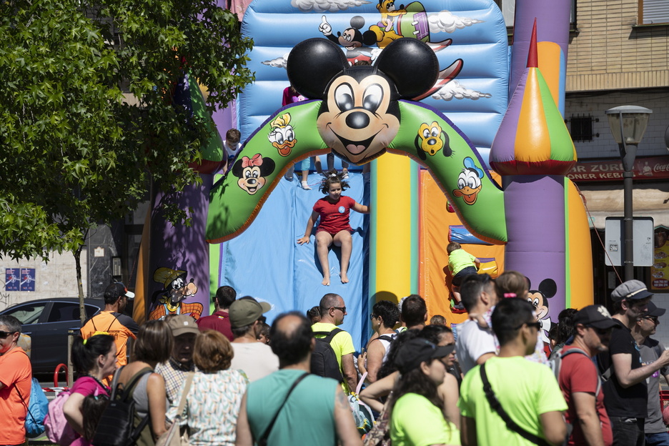 Puzgarriak izan dira haurrentzat.