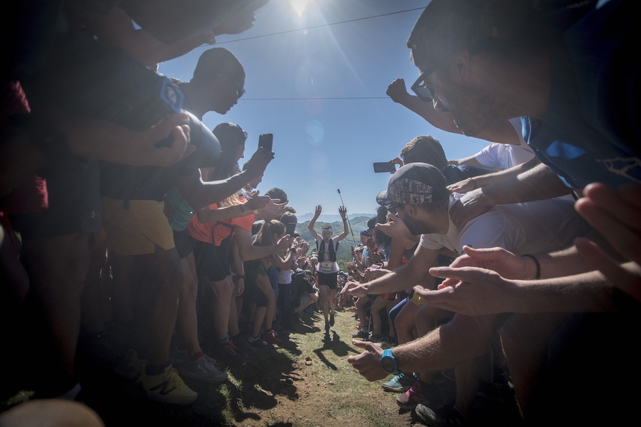 Zaleen hauspoarekin, aldapan gora nekea samurrago. Zaleen hauspoarekin, aldapan gora nekea samurrago.