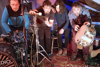 Goroldio talde nafarraren debuteko diskoan energia deskarga izugarria nabari da.