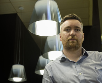 Ruairi Kelly, concejal del SNP en Glasgow, durante su visita a Iruñea.