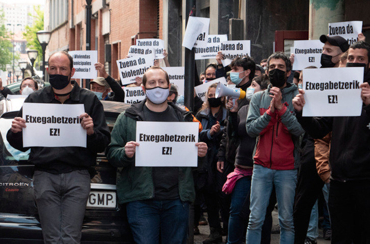Foto de archivo de una movilización de AZET contra un desahucio.