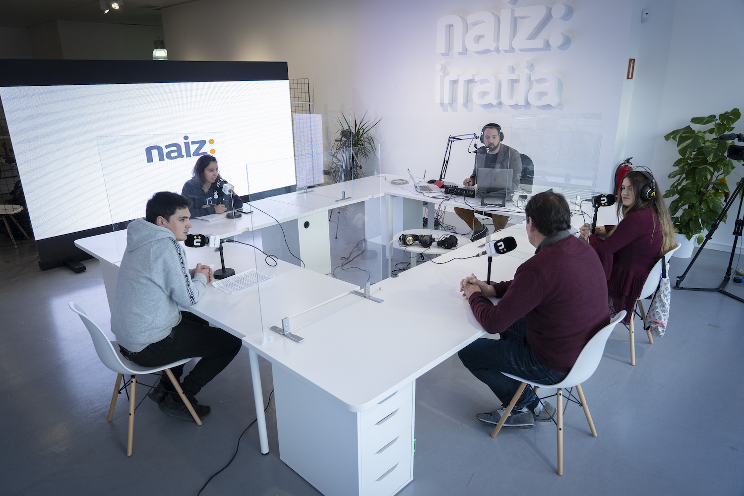El programa de NAIZ Irratia en el que se explicó ampliamente la última renovación de NAIZ. (Gorka RUBIO/FOKU) El programa de NAIZ Irratia en el que se explicó ampliamente la última renovación de NAIZ.